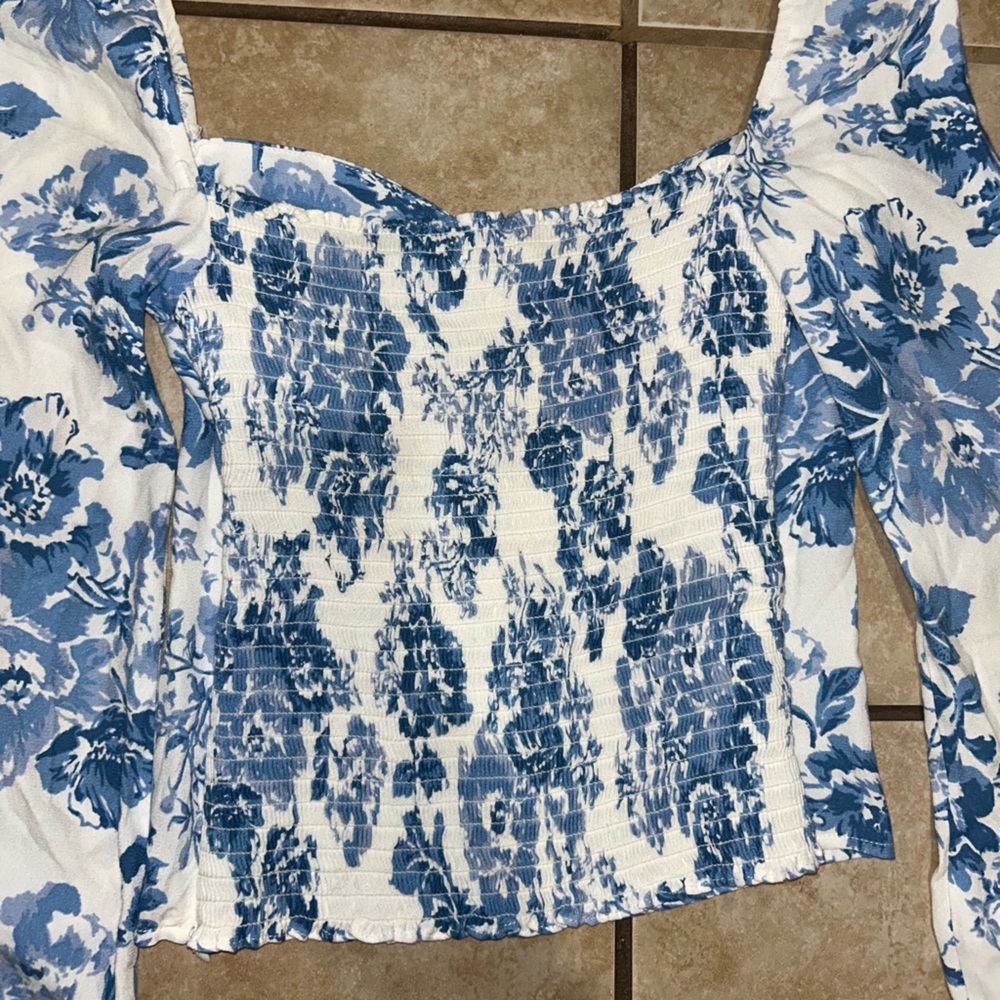 Reformation Reign Top in Olympia Size 2 - Picture 5 of 6